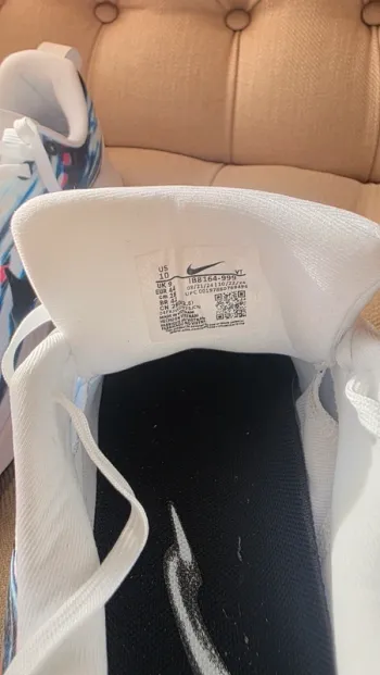 Used Nike Vomero 18 SE bike — image 4 of 4