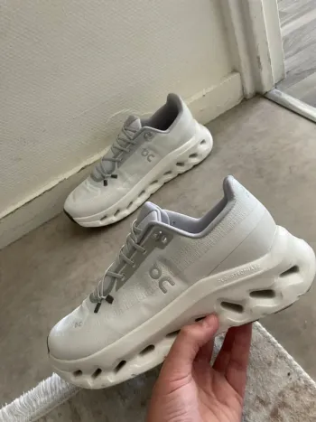 Brugt On Running Chaussures On bike — billede 2 af 4
