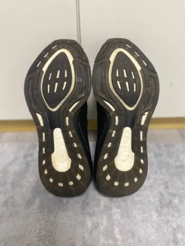 Adidas Ultraboost 22 bike usato — immagine 4 di 5