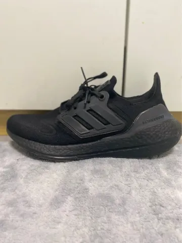 Adidas Ultraboost 22 Running Shoes usato