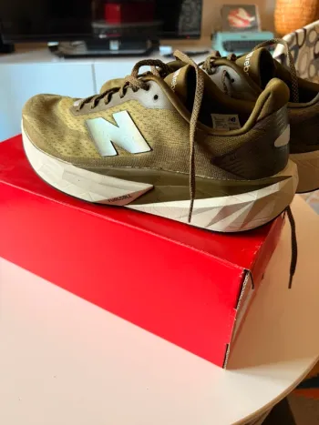 Käytetty New Balance Fuel Cell Rebel bike — kuva 8 / 13