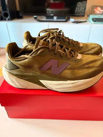 Käytetty New Balance Fuel Cell Rebel bike — kuva 11 / 13