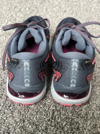 Used Asics Gel Cumulus Gore-Tex bike — image 3 of 6