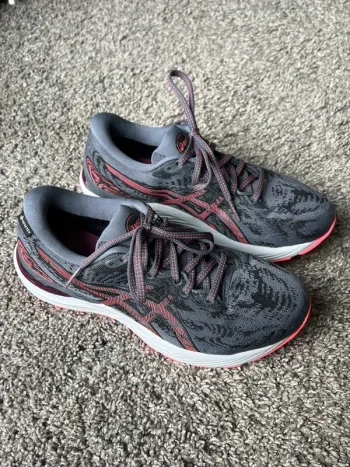 Used Asics Gel Cumulus Gore-Tex bike — image 2 of 6