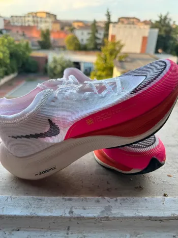 Nike ZoomX Vaporfly Next% 2 bike d'occasion — image 2 sur 6