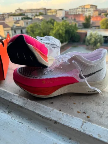 Nike ZoomX Vaporfly Next% 2 bike d'occasion — image 3 sur 6