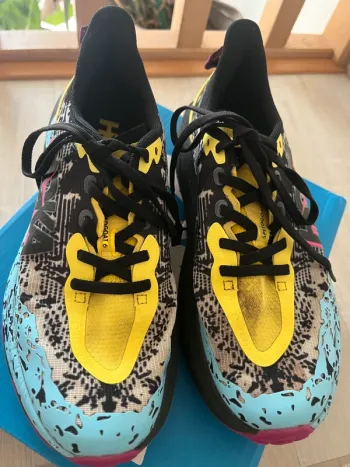 Tweedehands Hoka Speedgoat 6 bike — afbeelding 2 van 7