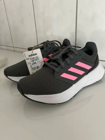 Gebrauchtes Adidas Sneaker Gr. 37 1/3 bike