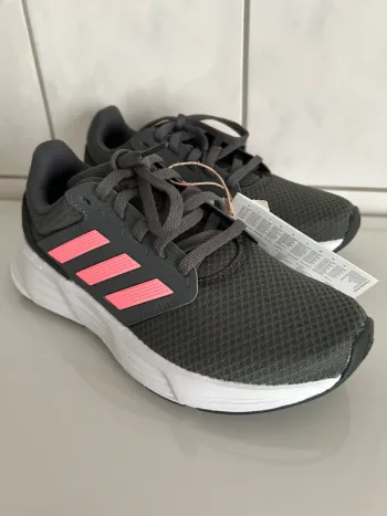 Gebrauchtes Adidas Sneaker Gr. 37 1/3 bike — Bild 2 von 2