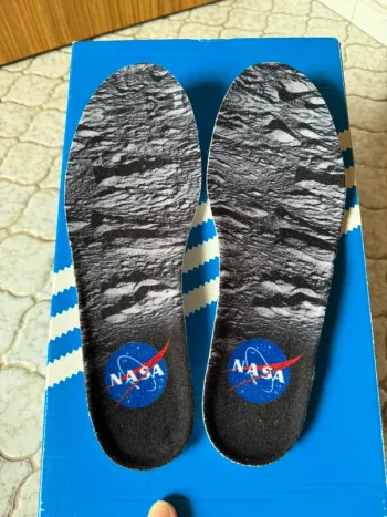 Używany Adidas UltraBoost 5.0 NASA bike — zdjęcie 3 z 15