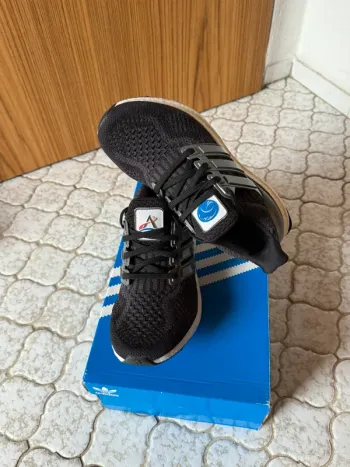 Używany Adidas UltraBoost 5.0 NASA bike