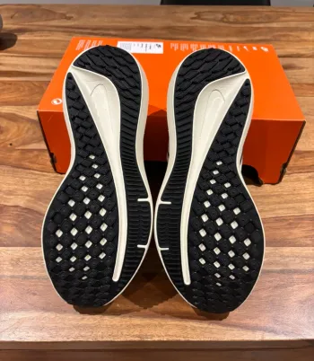 Used Nike W AIR WINFLO 10 bike — image 3 of 4