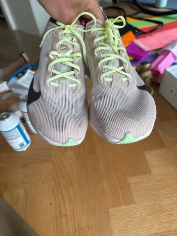 Nike ZoomX Vaporfly Next% bike d'occasion — image 5 sur 9