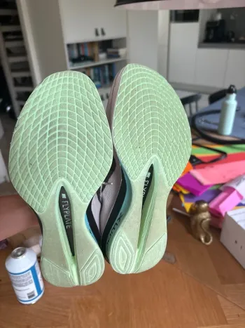 Nike ZoomX Vaporfly Next% bike d'occasion — image 6 sur 9