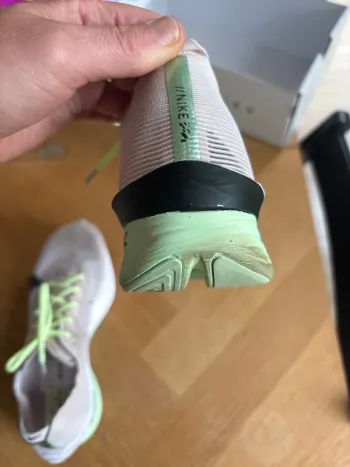 Nike ZoomX Vaporfly Next% bike d'occasion — image 3 sur 9