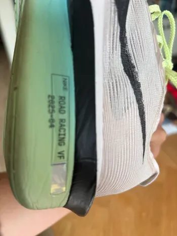 Nike ZoomX Vaporfly Next% bike d'occasion — image 7 sur 9