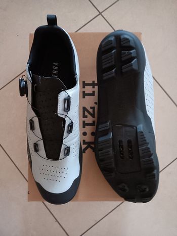 Brugt Fizik Terra 2026 bike