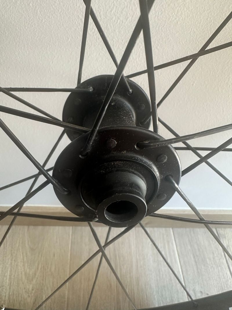 Used Zipp 404 2022 bike — image 3 of 5