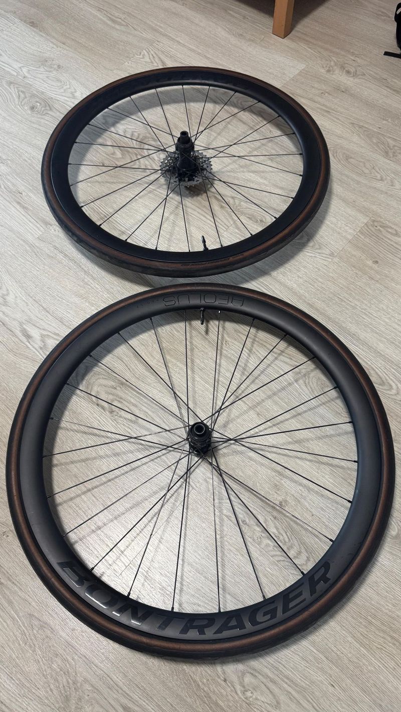 Tweedehands Bontrager Aeolus 37 Pro 2024 bike — afbeelding 1 van 4