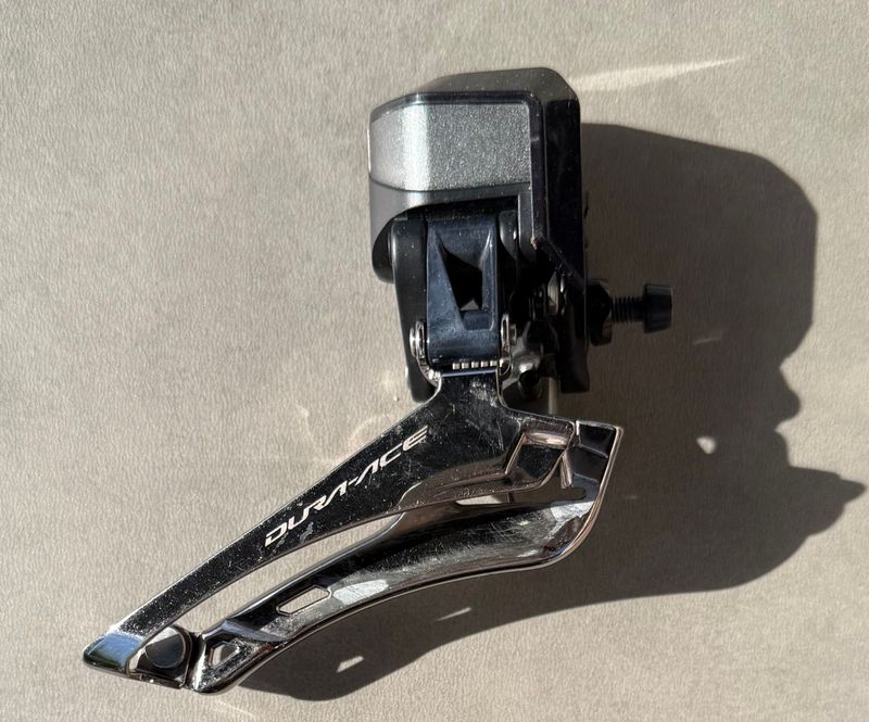 Käytetty Shimano Dura-Ace Di2 FD-R9150 Drivetrain & Pedals