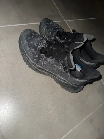Gebrauchtes Hoka Speedgoat 6 GTX bike