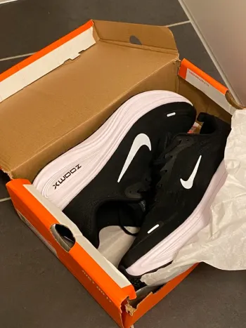 Used 100% Nike Vomero Plus bike