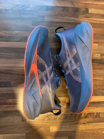 Gebrauchtes Asics Novablast 4 bike — Bild 4 von 4