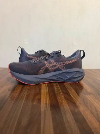 Gebrauchtes Asics Novablast 4 bike — Bild 2 von 4