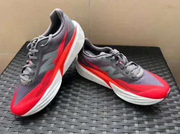 New Balance FuelCell Rebel v5 bike de segunda mano