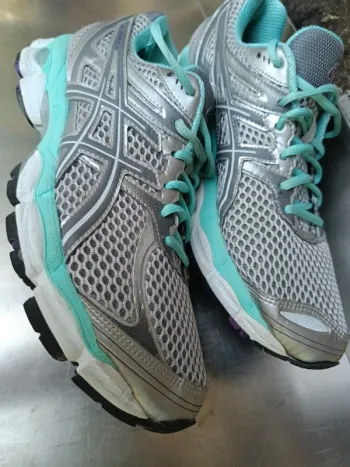 Used New Balance Asics Gel Cumulus 14 bike — image 10 of 15