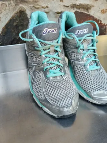 Used New Balance Asics Gel Cumulus 14 bike — image 2 of 15