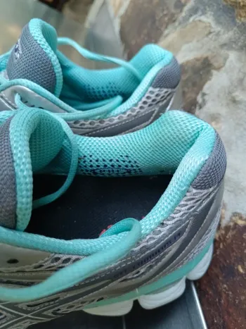 Used New Balance Asics Gel Cumulus 14 bike — image 9 of 15