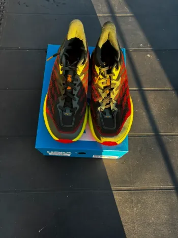Gebrauchtes Hoka Speedgoat 5 bike