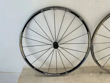 Used Mavic aksium race bike — image 2 of 4