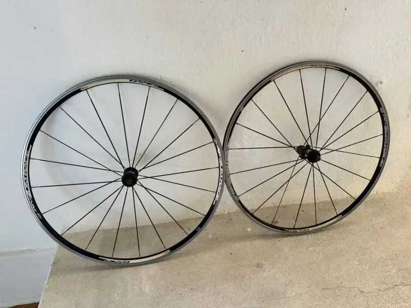 Used Mavic aksium race Wheels