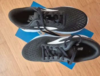 Używany Brooks Laufschuhe Damen schwarz/weiß bike — zdjęcie 2 z 3