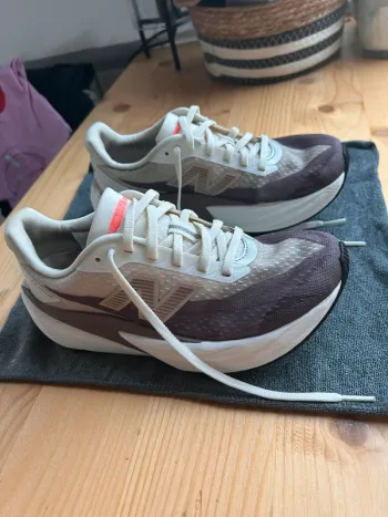 Gebrauchtes New Balance Fuel Cell Rebel bike — Bild 2 von 3