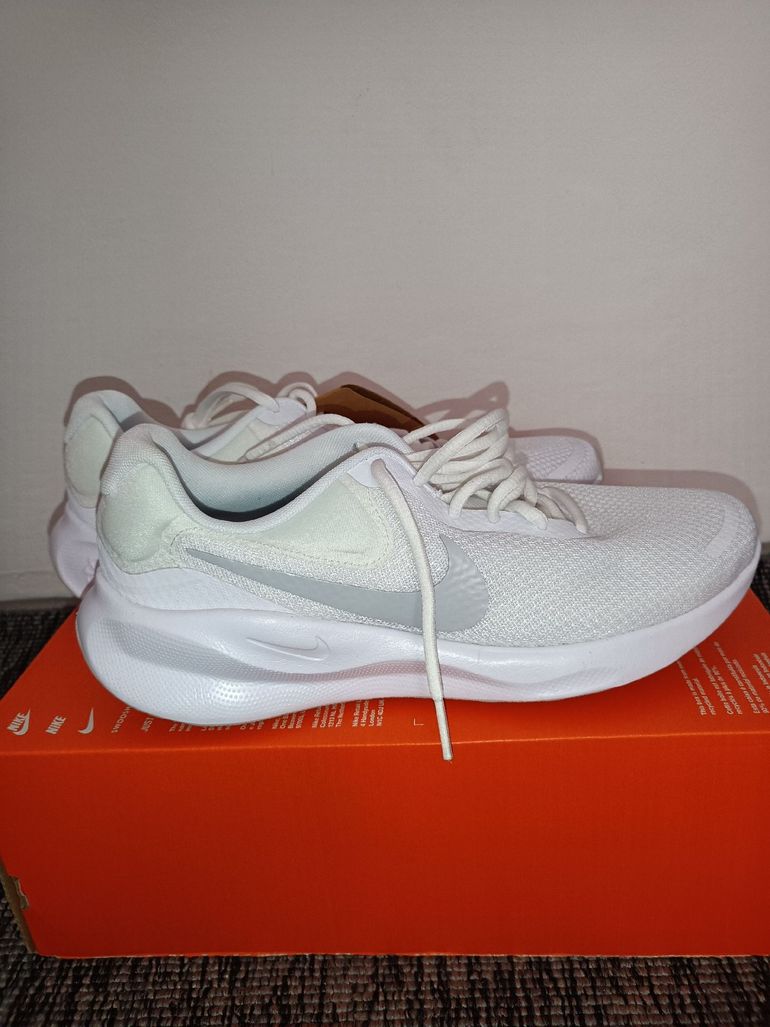 Brugt Nike Revolution 7 2025 bike — billede 2 af 4
