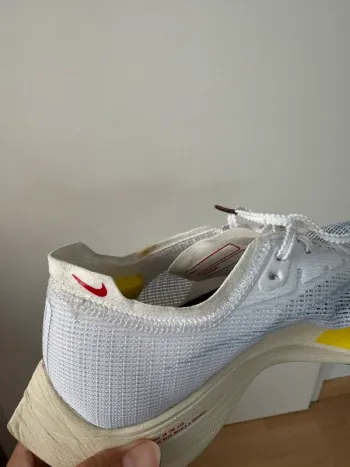 White Nike ZoomX Vaporfly Next% 2 bike usato — immagine 9 di 10