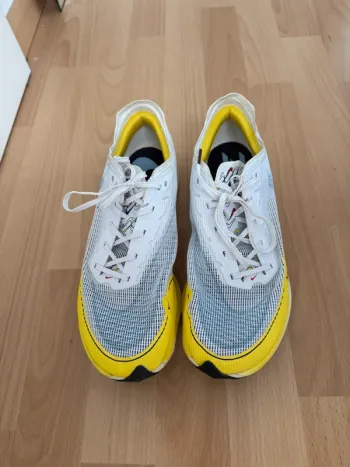 White Nike ZoomX Vaporfly Next% 2 bike usato — immagine 2 di 10