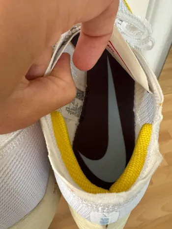 White Nike ZoomX Vaporfly Next% 2 bike usato — immagine 5 di 10