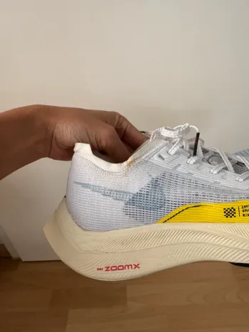 White Nike ZoomX Vaporfly Next% 2 bike usato — immagine 8 di 10
