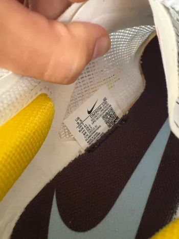 White Nike ZoomX Vaporfly Next% 2 bike usato — immagine 7 di 10