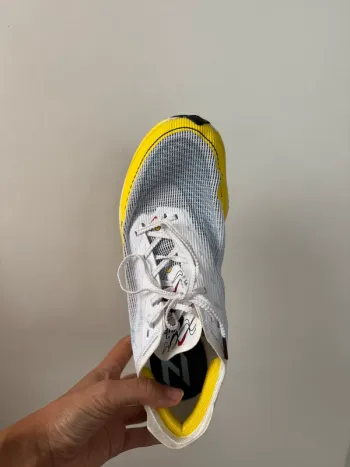 White Nike ZoomX Vaporfly Next% 2 bike usato — immagine 3 di 10