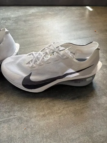 Nike Vaporfly Next 4 bike usato — immagine 3 di 5