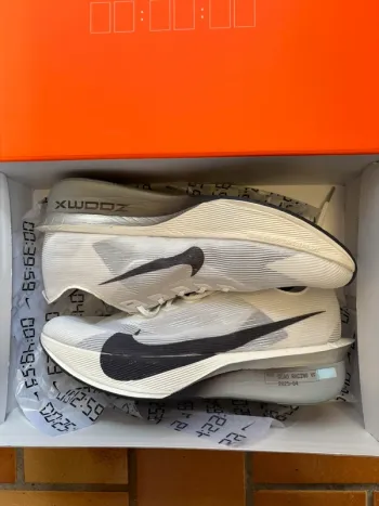 Nike Vaporfly Next 4 bike usato — immagine 2 di 5
