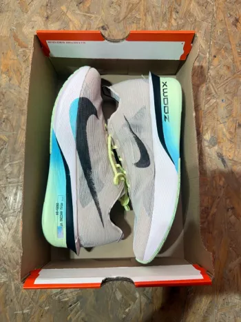 Nike ZoomX Vaporfly Next% 3 bike usato — immagine 2 di 8