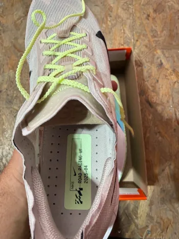 Nike ZoomX Vaporfly Next% 3 bike usato — immagine 7 di 8