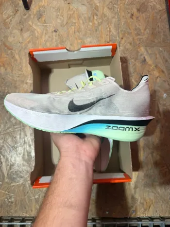 Nike ZoomX Vaporfly Next% 3 bike usato — immagine 4 di 8