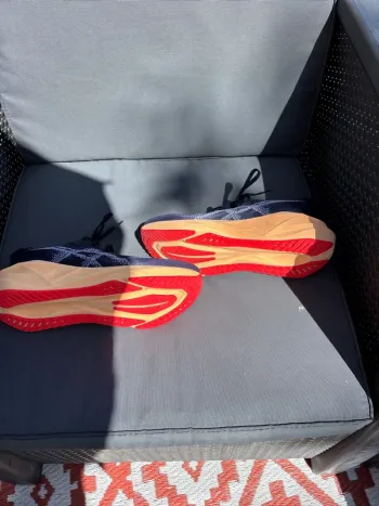 Used Asics Novablast 5 bike — image 3 of 6